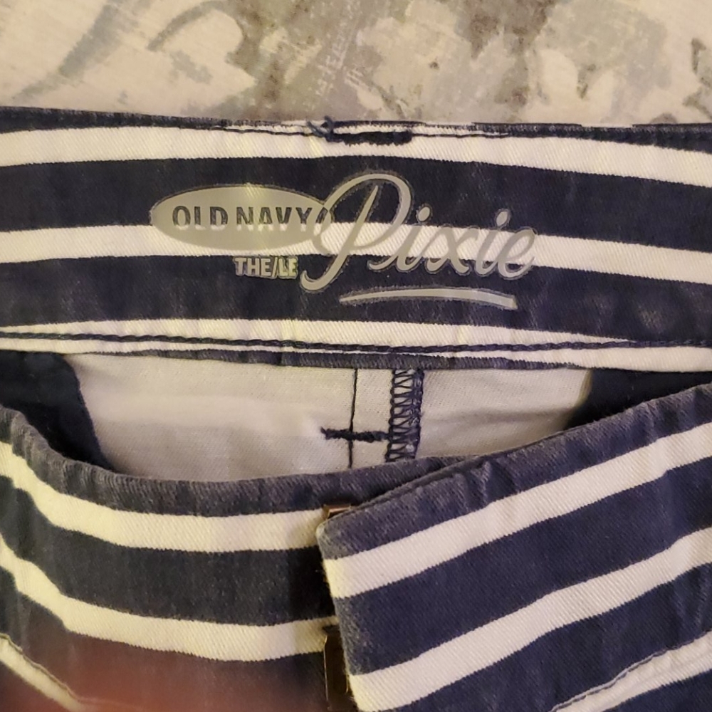 Shorts - Picture 2 of 3
